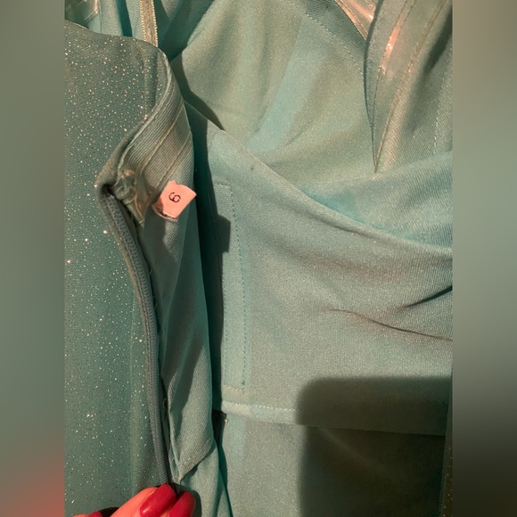 Gown - Picture 3 of 4